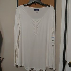 Simply Styled off white pullover top